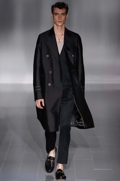 Look 32